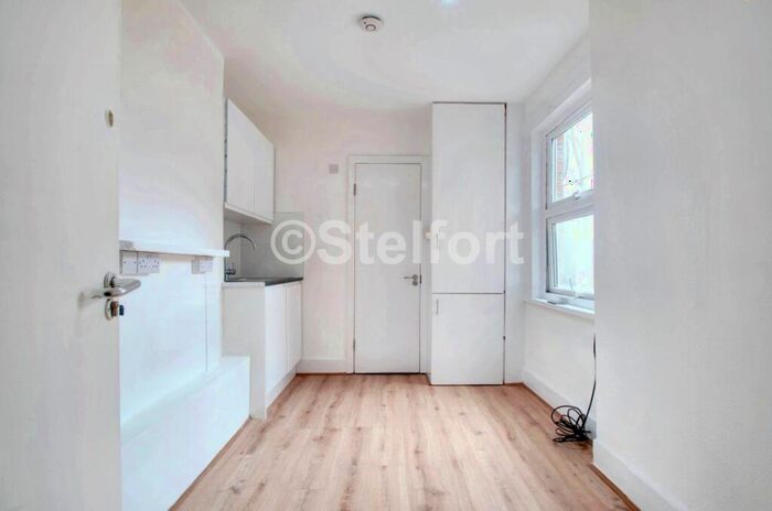 Studio To Rent In Archway Road, London, N6