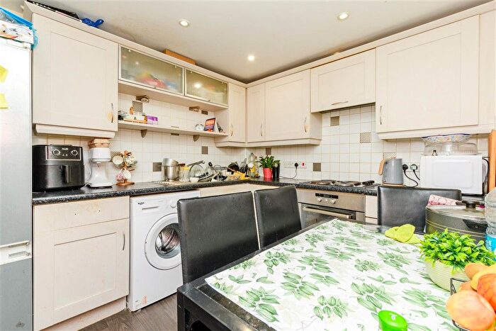 2 Bedroom Flat For Sale In Covesfield, Gravesend, Kent, DA11