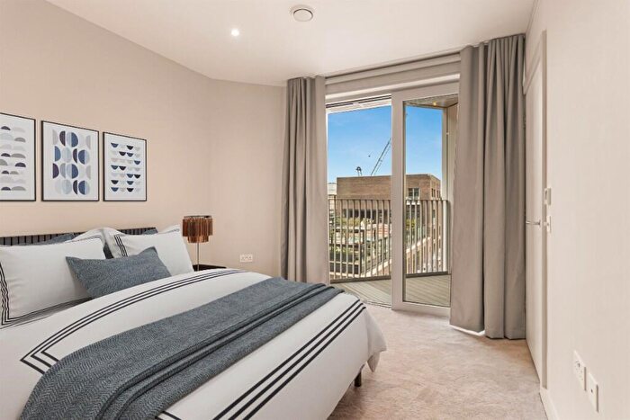 1 Bedroom Apartment To Rent In Nine Elms Lane, London, SW11