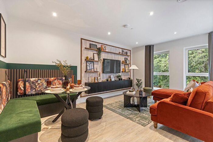 2 Bedroom Flat For Sale In St Ann's Road, Harringay, N15