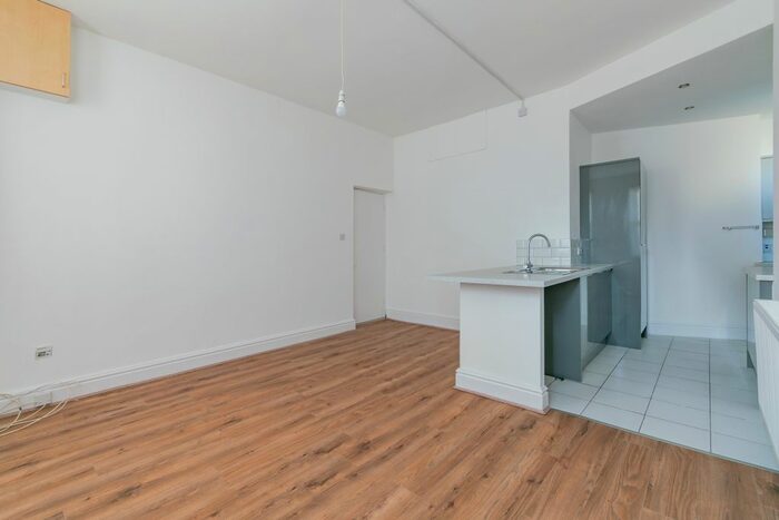 2 Bedroom Flat To Rent In Greenheys Road, Liverpool, L8