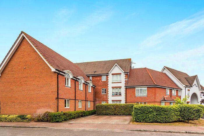 2 Bedroom Apartment To Rent In Hartigan Place, RG5