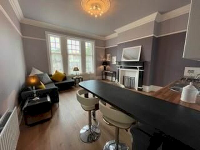 2 Bedroom Flat To Rent In Osborne Road, Jesmond, Newcastle Upon Tyne, NE2