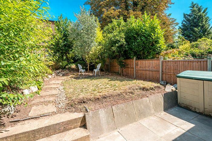 2 Bedroom Flat To Rent In Fortune Green Road, West Hampstead, London, NW6