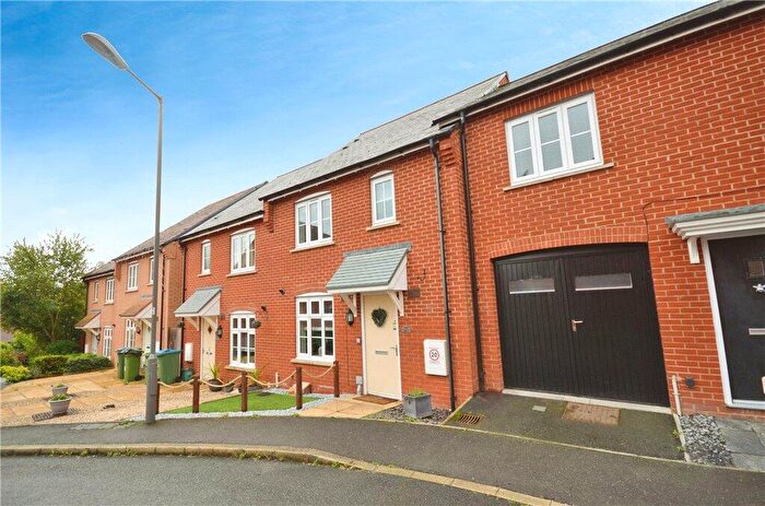 3 Bedroom Terraced House For Sale In Chaundler Drive, Aylesbury, HP19