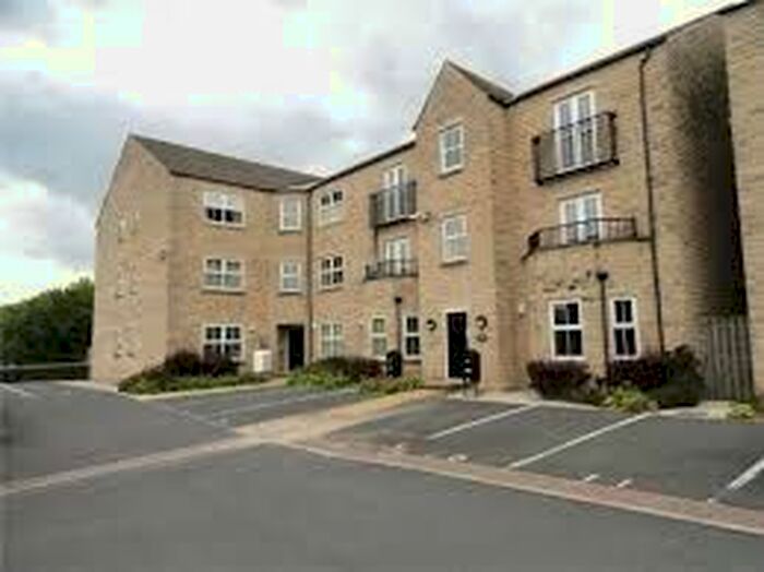 2 Bedroom Flat To Rent In Old School Gardens, Lockwood, Huddersfield, HD4