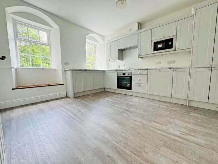 4 Bedroom Town House To Rent In Hallas Bridge, Cullingworth, Bradford, BD13