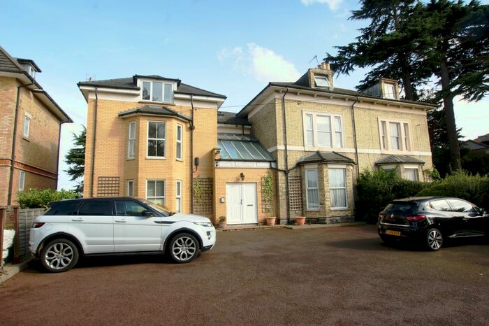 3 Bedroom Flat To Rent In Thames Street, Weybridge, Surrey, KT13