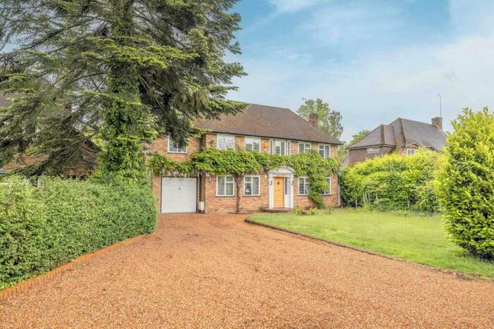 5 Bedroom Detached House To Rent In Ellis Avenue, Chalfont St Peter, SL9