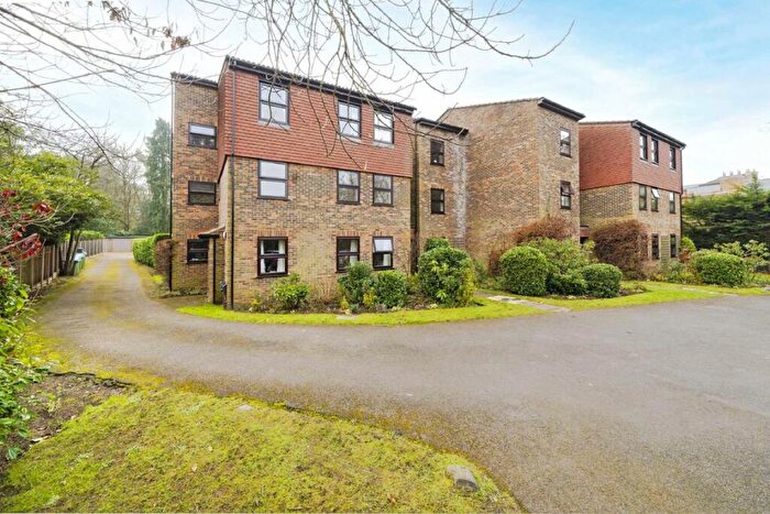 2 Bedroom Flat To Rent In Gower Road, Weybridge, KT13