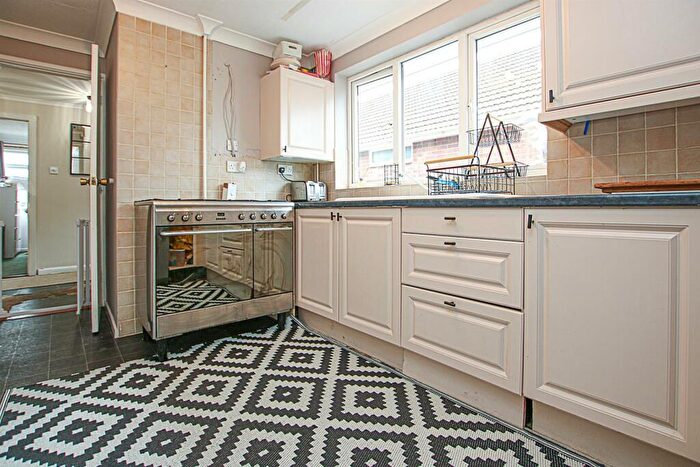 3 Bedroom Detached Bungalow For Sale In Melrose Gardens, Newmarket, CB8