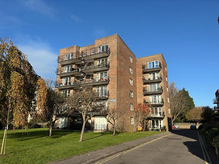 2 Bedroom Flat To Rent In Grand Avenue, BN11
