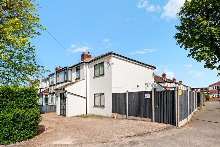 5 Bedroom Semi-Detached House For Sale In Whittington Avenue, Hayes, UB4
