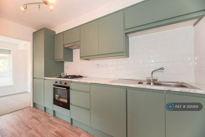 2 Bedroom Flat To Rent In Maresfield, Croydon, CR0