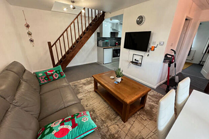 2 Bedroom Flat To Rent In Penford Court Cardiff, CF24