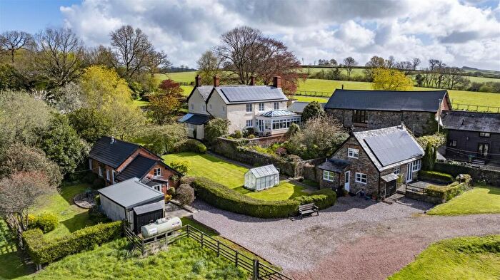 4 Bedroom Detached House For Sale In Shillingford, Tiverton, EX16