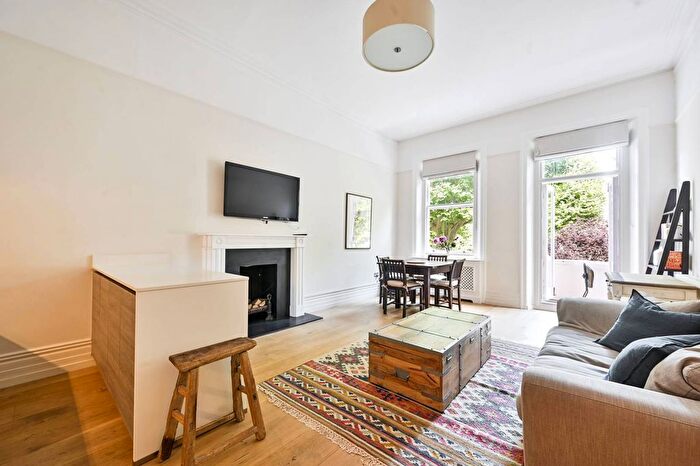 2 Bedroom Flat To Rent In Barkstone Gardens, Earls Court, London, SW5