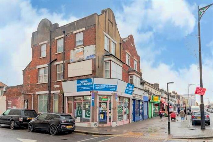 3 Bedroom Flat To Rent In Upton Lane, London, E7