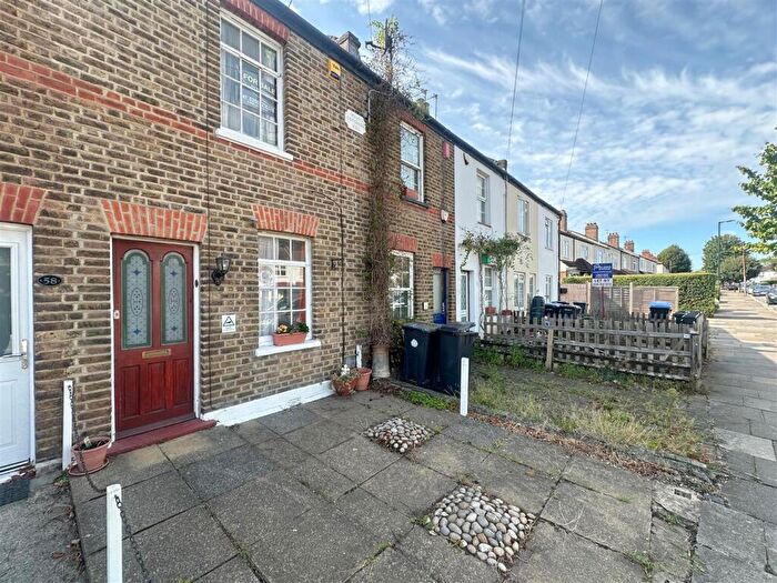 2 Bedroom Cottage For Sale In Barrowell Green, London, N21