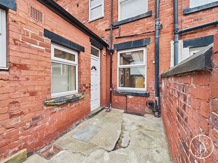 1 Bedroom Flat To Rent In Hawthorn Vale, Chapel Allerton, LS7