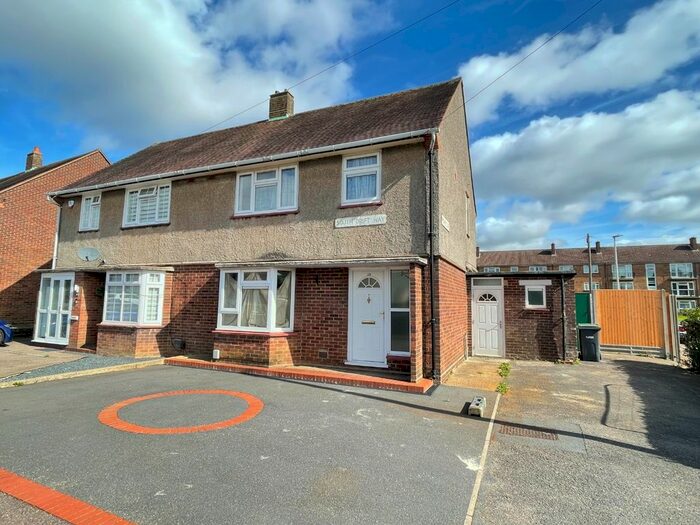 3 Bedroom Semi-Detached House To Rent In Southdrift Way, Luton, LU1