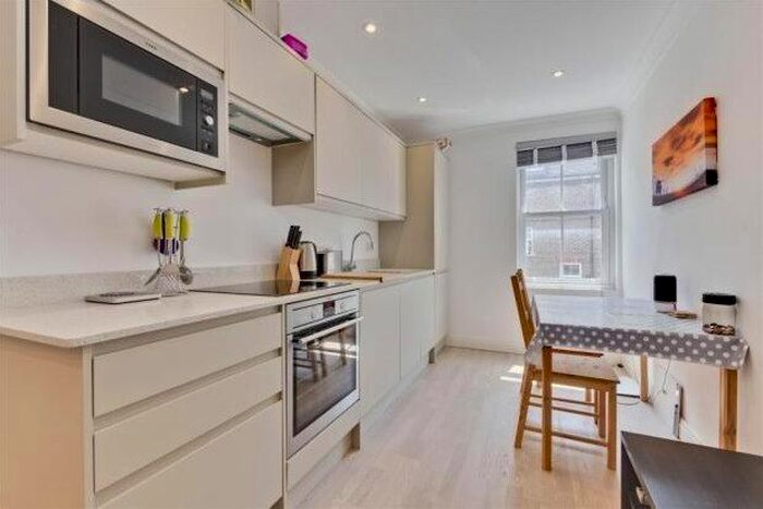 1 Bedroom Flat To Rent In Baker Street, Weybridge, KT13