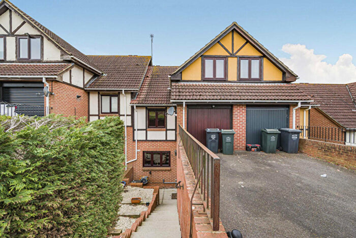 4 Bedroom Terraced House For Sale In Beacon Drive, Dartford, DA2