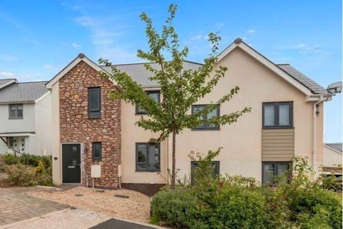 3 Bedroom Property To Rent In Plantation Way, Torquay, TQ2