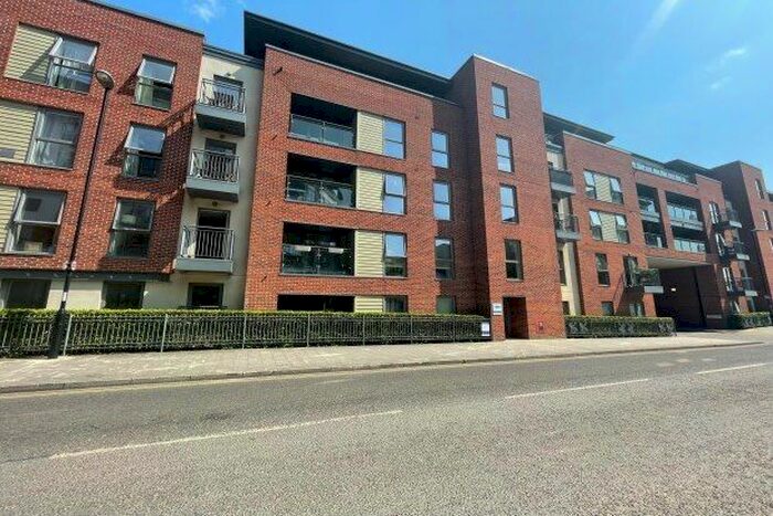 2 Bedroom Flat To Rent In John Thornycroft Road, Southampton, SO19