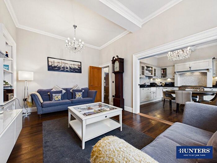 3 Bedroom Flat For Sale In Stramongate, Kendal, LA9