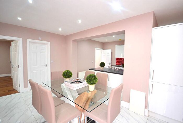 7 Bedroom Semi-Detached House To Rent In Fairview Close, London, E17