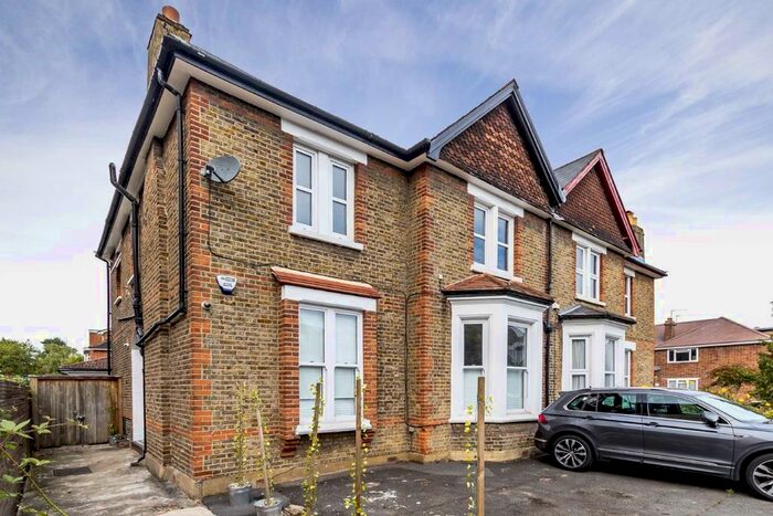 3 Bedroom Flat To Rent In Stanley Road, London, SW19