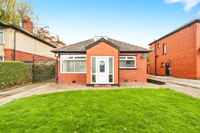 2 Bedroom Detached House For Sale In Oakwood Lane, Leeds, LS8