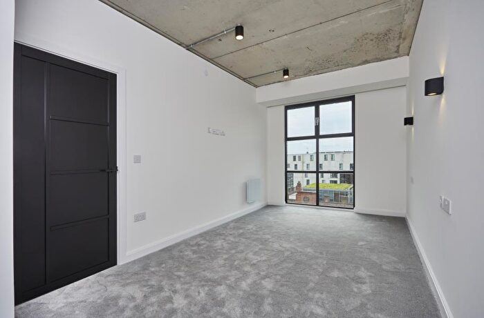 2 Bedroom Apartment To Rent In Apt . :: One Silk Street, M4