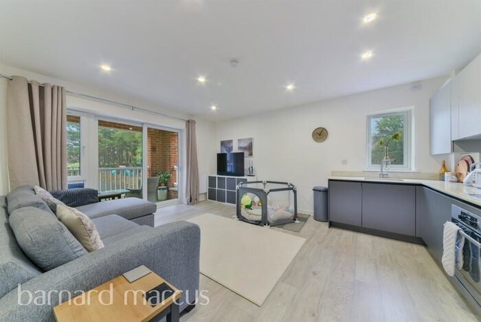 2 Bedroom Flat To Rent In Purley Downs Road, South Croydon, CR2