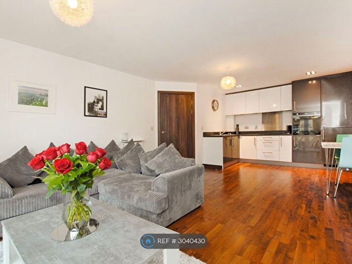 2 Bedroom Flat To Rent In Kings Mill Way, Uxbridge, UB9
