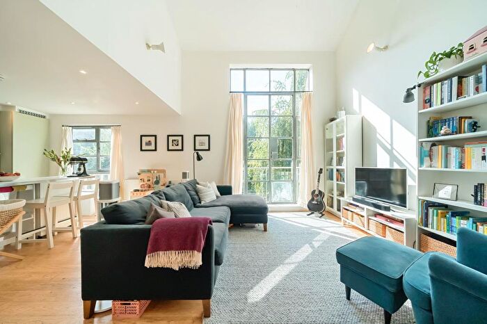 3 Bedroom Cottage To Rent In Aberdeen Lane, Islington, N5