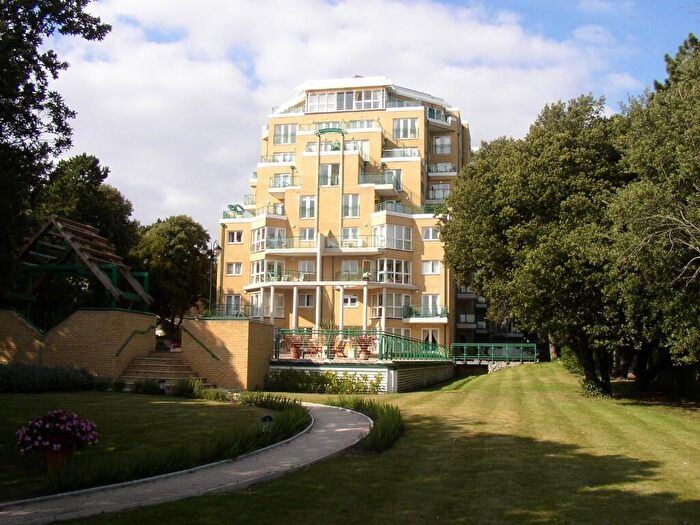 2 Bedroom Apartment For Sale In Manor Road, Bournemouth, Dorset, BH1