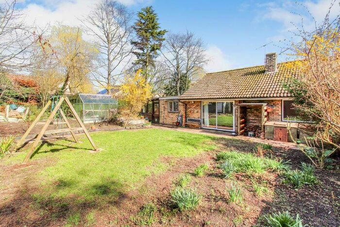 3 Bedroom Bungalow For Sale In Canners Close, Toft, Cambridge, Cambridgeshire, CB23