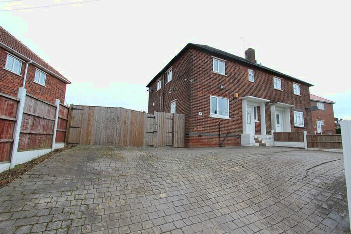 3 Bedroom Semi-Detached House To Rent In Newstead Way, Sheffield, S12
