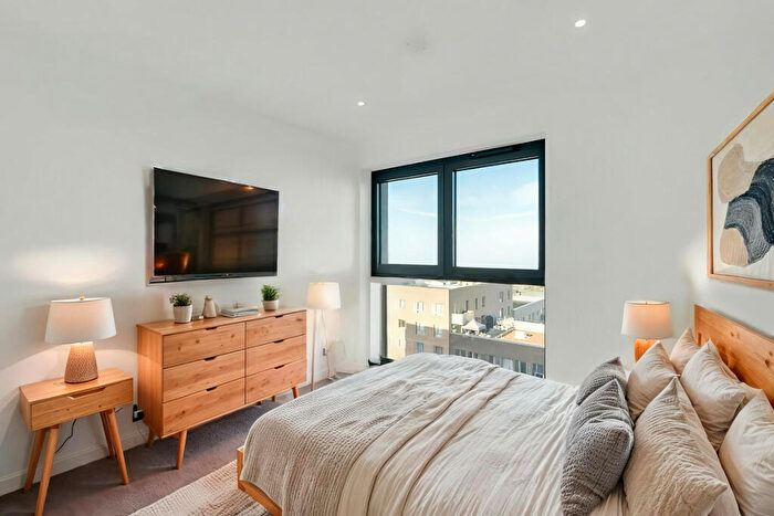 2 Bedroom Apartment To Rent In Anax Street, London, N4