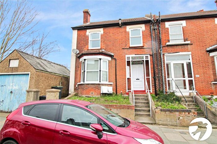 2 Bedroom Flat To Rent In Dover Road, Northfleet, Gravesend, Kent, DA11