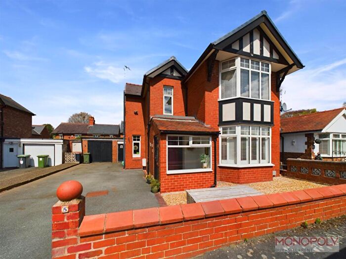 3 Bedroom Detached House For Sale In Tudor Road, Wrexham, LL13