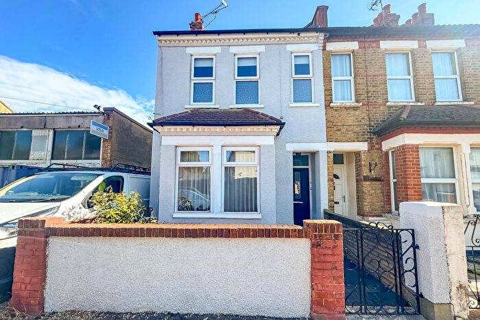 1 Bedroom Flat For Sale In Salisbury Avenue, Westcliff-on-Sea, SS0