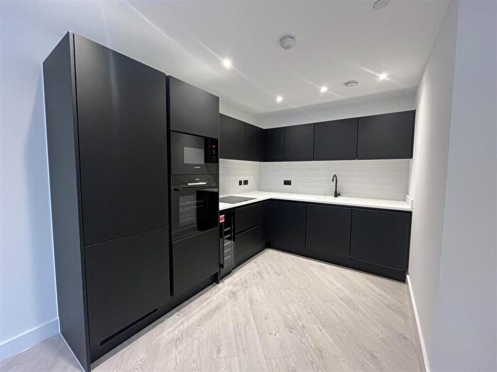 1 Bedroom Apartment To Rent In Th Floor Vista River Gardens, Manchester, M3