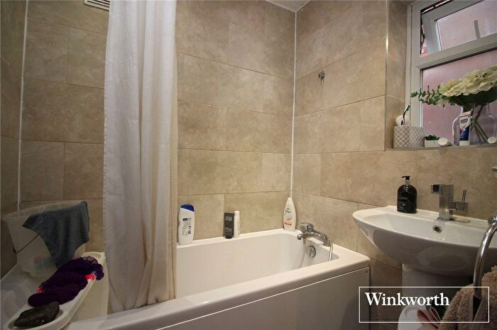 3 Bedroom End Of Terrace House For Sale In Gateshead Road, Borehamwood, Hertfordshire, WD6