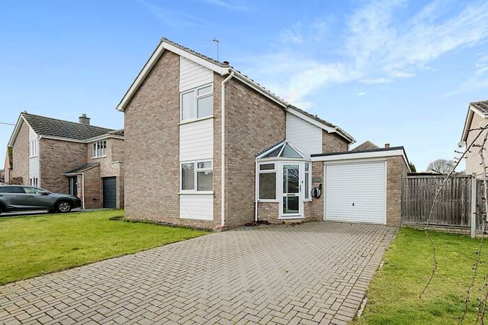 4 Bedroom Detached House For Sale In Orchard Close, Hail Weston, St. Neots, PE19