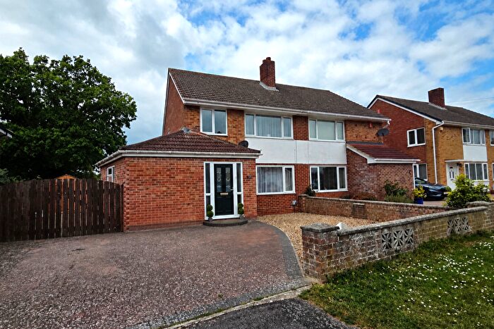 4 Bedroom Semi-Detached House For Sale In Beaumont Rise, Fareham, PO15