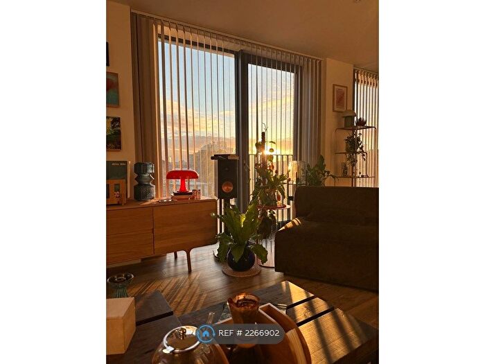 2 Bedroom Flat To Rent In Hepscott Road, London, E9