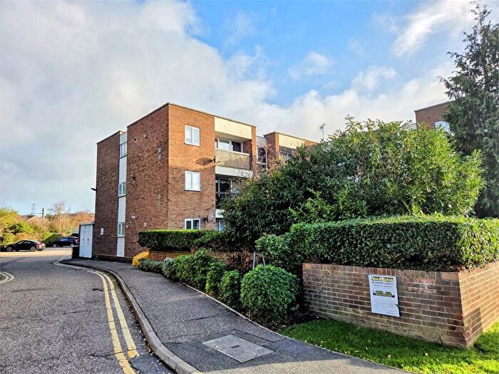 2 Bedroom Flat To Rent In The Cedars, South Woodham Ferrers, South Woodham Ferrers, Essex., CM3
